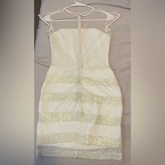 New White Fitted Dress - Picture 4 of 5